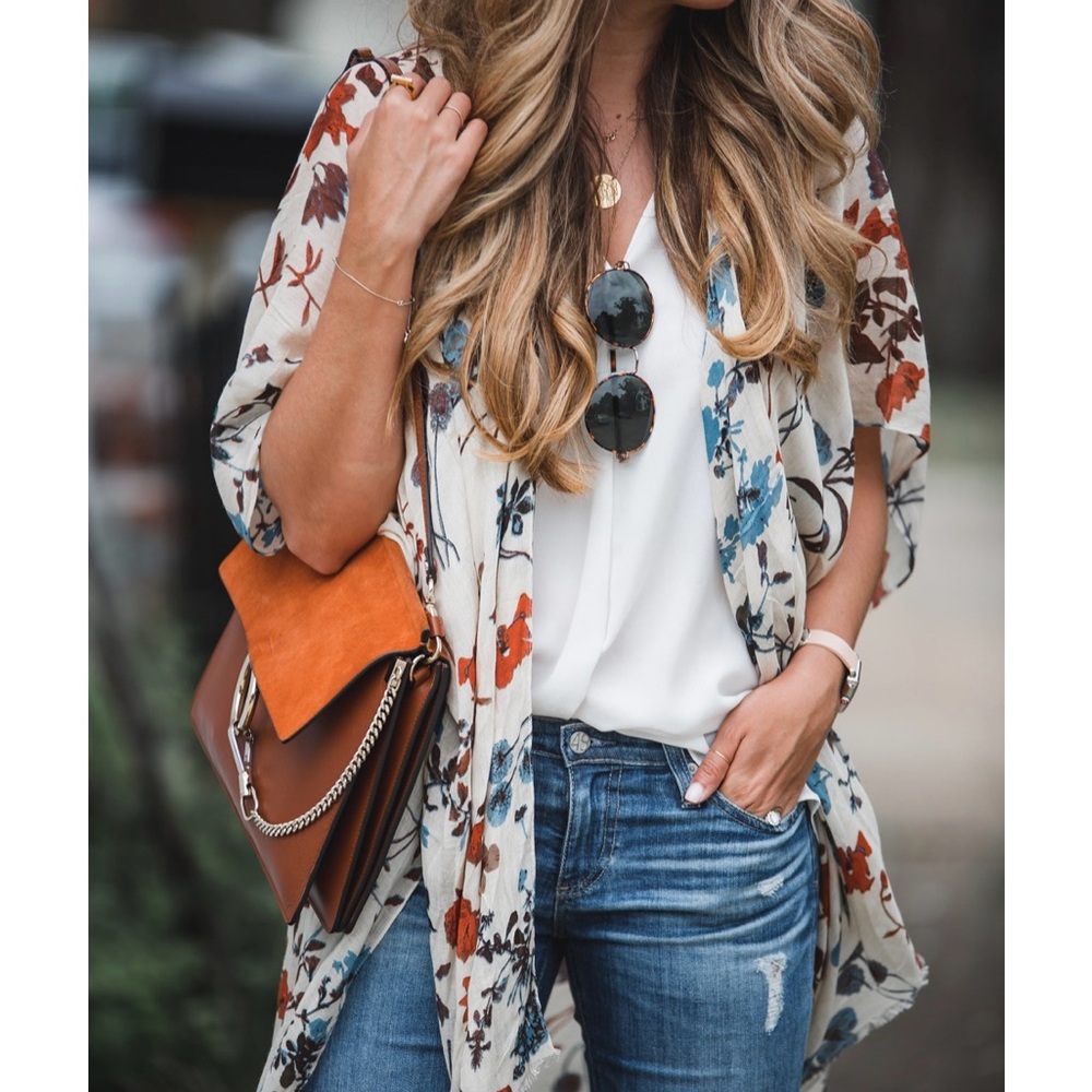 Floral and Peacock Pink Kimono with Pockets and Belt - Picture 9 of 13